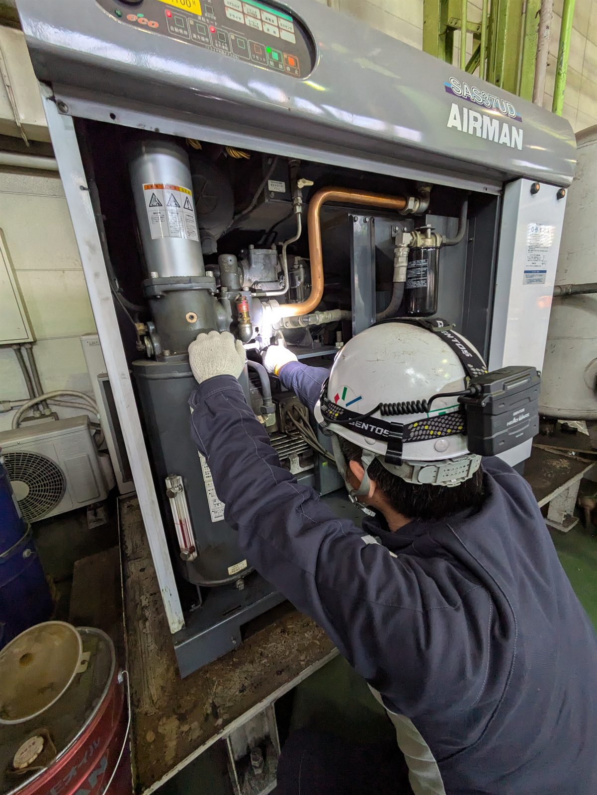 AIRMAN SAS37UDの内部点検作業